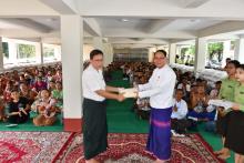 ကရင်ပြည်နယ်ဝန်ကြီးချုပ်ဦးစောမြင့်ဦး ယာယီပြောင်းရွှေ့နေထိုင်သူများအတွက် ဆန်ရိက္ခာထောက်ပံ့
