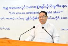 ဘားအံမြို့အဝင် ဆင်ဖြူတော်အဝိုင်း၌ ကမ္ဘာ့ကလေးအလုပ်သမားဆန့်ကျင်တိုက်ဖျက်ရေးနေ့ အထိမ်းအမှတ် မြေစိုက်ပိုစတာစိုက်ထူ