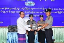 ကရင်ပြည်နယ်အစိုးရအဖွဲ့မှ လုံခြုံရေးတာဝန်များထမ်းဆောင်လျက်ရှိသော ရဲတပ်ဖွဲ့ဝင်များအား ဝတ်စုံများထောက်ပံ့