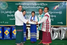 ဘားအံ၌(၂၁)ကြိမ်မြောက် မြို့လုံးကျွတ်စုပေါင်းဝါဆိုသင်္ကန်းဆက်ကပ်လှူဒါန်းပွဲကို  စည်ကားသိုက်မြိုက်စွာ ကျင်းပ မည်၊ မိုးစပါးစိုက်ပျိုးရေးစီမံကိန်းတွင်ပါဝင်ဆောင်ရွက်သည့် စိုက်ပျိုးရေးသမဝါယမအသင်းများအား ငွေကျပ် ၆၁ သန်းခန့်တန်ဖိုးရှိ သွင်းအားစုများထောက်ပံ့