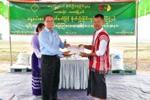 ကရင်ပြည်နယ်ဝန်ကြီးချုပ်ဦးစောမြင့်ဦး စဉ်ဆက်မပြတ်အားကစားလှုပ်ရှားမှု လူထုစုပေါင်းလမ်းလျှောက်ပွဲ ပါဝင်ဆင်နွှဲ၊ နွေစပါးကောက်စိုက်စက်ဖြင့်စိုက်ပျိုးခြင်းကွင်းသရုပ်ပြပွဲနှင့်မြေဩဇာများထောက်ပံ့ပေးအပ်ပွဲတက်ရောက်