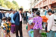 ကရင်ပြည်နယ်ဝန်ကြီးချုပ်ဦးစောမြင့်ဦး တက္ကသိုလ်၊ ဒီဂရီကောလိပ်၊ သိပ္ပံများ၌ အခြေခံစားသောက်ကုန်များအား သက်သာသောနှုန်းထားဖြင့် ရောင်းချပေးနေမှုအား ကြည့်ရှုအားပေး