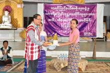 ကရင်ပြည်နယ်ဝန်ကြီးချုပ်ဦးစောမြင့်ဦး မြိုင်ကြီးငူအထူးဒေသရှိ ယာယီနေရပ်စွန့်ခွာပြည်သူများအား ဆန်၊ ဆီ ထောက်ပံ့
