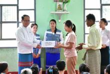 ကရင်ပြည်နယ်ဝန်ကြီးချုပ်ဦးစောမြင့်ဦး ဘားအံမြို့ပေါ် ကယ်ဆယ်ရေးစခန်းများရှိ ရေဘေးသင့်ပြည်သူများအား စားသောက်ကုန်နှင့်ဆန်ရိက္ခာဖိုးငွေများ ထောက်ပံ့