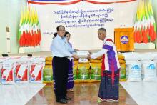 ကရင်ပြည်နယ်အတွင်း သဘာဝဘေးဒဏ်များကြောင့် မိုးစပါးသီးနှံများထိခိုက်ပျက်စီးသွားသည့် တောင်သူများအား မျိုးစပါးနှင့်ဓာတ်မြေဩဇာများထောက်ပံ့