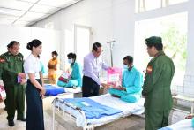ကရင်ပြည်နယ်ဝန်ကြီးချုပ်ဦးစောမြင့်ဦး အမှတ်(၂)တပ်မတော်ဆေးရုံကုတင်(၁၀၀)တွင် တက်ရောက်ဆေးကုသမှုခံယူ နေသူများအား အာဟာရဖြည့်စွက်အစားအစာများထောက်ပံ့