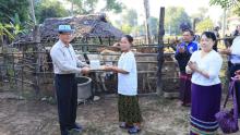 ကရင်ပြည်နယ်ဝန်ကြီးချုပ်ဦးစောမြင့်ဦး ဒေသတွင်းစားရေရိက္ခာဖူလုံပိုလျှံရေး မွေးမြူရေးခြံများအား ကြည့်ရှုအားပေး