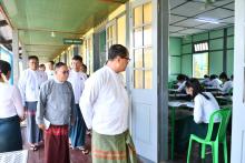 ကရင်ပြည်နယ်ဝန်ကြီးချုပ်ဦးစောမြင့်ဦး တက္ကသိုလ်ဝင်စာမေးပွဲ အင်္ဂလိပ်စာဘာသာရပ်ဖြေဆိုနေမှုအား ကြည့်ရှု အားပေး