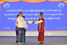 ရာဂီမုန်တိုင်းမတိုင်မီ ရေကြီးနစ်မြုပ်မှုကြောင့် ပျက်စီးဆုံးရှုံးခဲ့သည့် မိုးစပါးစိုက်ဧကများအတွက် သွင်းအားစုဖိုးလိုအပ်ငွေ ၂၅ ရာခိုင်နှုန်း ချီးမြှင့်ပေးအပ်