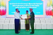 ရှေ့တန်းရောက်တပ်မတော်သားများနှင့်လုံခြုံရေးတပ်ဖွဲ့ဝင်များအတွက် ကရင်ပြည်နယ်အစိုးရအဖွဲ့၏ဦးဆောင်မှုဖြင့် ဌာနဆိုင်ရာဝန်ထမ်းမိသားစုများနှင့်အလှူရှင်များကစားသောက်ဖွယ်ရာများပေးပို့လှူဒါန်း