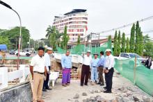 ကရင်ပြည်နယ်ဝန်ကြီးချုပ်ဦးစောမြင့်ဦး ဘားအံမြို့သန့်ရှင်းသာယာလှပရေးနှင့်ရေစီးရေလာကောင်းမွန်ရေး ကြည့်ရှုစစ်ဆေး