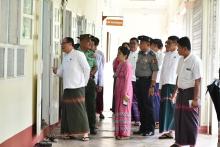 ကရင်ပြည်နယ်ဝန်ကြီးချုပ်ဦးစောမြင့်ဦး တက္ကသိုလ်၊ဒီဂရီကောလိပ်၊သိပ္ပံများ၌ ကျောင်းသား၊ကျောင်းသူများ အေးချမ်းစွာပညာသင်ကြားနေမှုများကို ကြည့်ရှုအားပေး
