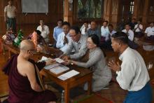 သီတင်းကျွတ်အခါသမယ ကရင်ပြည်နယ်အစိုးရအဖွဲ့မှ တောင်ကလေးဆရာတော် အရှင်ပညာသာမိ(တောမှီရဟန်း) အား ဖူးမြော်ကြည်ညို၊ ရွေးကောက်ပွဲနှိုးဆော်အသိပညာပေးဆိုင်ရာ မြေစိုက်ပိုစတာ(Billboard)စိုက်ထူ