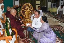 ကရင်ပြည်နယ်အစိုးရအဖွဲ့ကကြီးမှူး၍ တန်ဆောင်မုန်းလပြည့်(သာမညဖလ)အခါတော်နေ့ မသိုးသင်္ကန်းဆက်ကပ် လှူဒါန်း၊(၂၂)ကြိမ်မြောက်စုပေါင်းမဟာဘုံကထိန်လျာဉတ်သင်္ကန်းဆက်ကပ်လှူဒါန်း