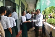 ကရင်ပြည်နယ်ဝန်ကြီးချုပ်ဦးစောမြင့်ဦး အခြေခံပညာကျောင်းများတွင် ကျောင်းအပ်လက်ခံနေမှုများကို ကြည့်ရှုအားပေး
