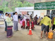 မိုးစပါးထွန်ယက်စိုက်ပျိုးမည့် တောင်သူများအား စတုတ္ထအကြိမ် စက်သုံးဆီဖြန့်ဖြူးရောင်းချ