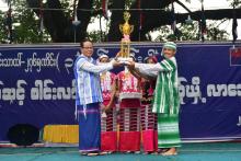 ကရင်ပြည်နယ်ဝန်ကြီးချုပ်ဦးစောမြင့်ဦး ဒုံရင်းတိုက်နယ်၌ ကျင်းပသည့် မြို့နယ်အဆင့်(၃)ကြိမ်မြောက် ကရင်စာပေနှင့်ယဉ်ကျေးမှုသင်တန်းဆင်းပွဲတက်ရောက်