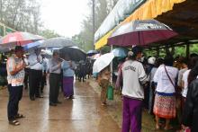ကိုယ်တိုင်စိုက်ပျိုးမွေးမြူထုတ်လုပ်သူများ၏(အခွန်လွတ်)တောင်သူလယ်သမားဈေး ဖွင့်လှစ်ရောင်းချနေမှုအား ပြည်နယ်ဝန်ကြီးချုပ် ကြည့်ရှုအားပေး