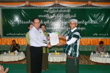 ဘားအံမြို့နယ်နှင့်လှိုင်းဘွဲမြို့နယ်တို့တွင် ကျေးရွာမြေငှားဂရန်များပေးအပ်