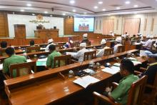 တတိယအကြိမ် ကရင်ပြည်နယ်လွှတ်တော် တတိယပုံမှန်အစည်းအဝေး ပဥ္စမနေ့တွင် ကြည်ပွင့်ပြမေးခွန်း(၈)ခုအား မေးမြန်းဖြေကြားကြပြီး ကရင်ပြည်နယ်စာကြည့်တိုက်ဥပဒေကြမ်းကို အတည်ပြု