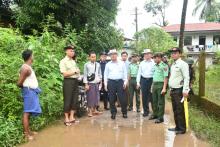 ကရင်ပြည်နယ်ဝန်ကြီးချုပ်ဦးစောမြင့်ဦး ဘားအံမြို့ပေါ်အနိမ့်ပိုင်းလူနေရပ်ကွက်များ ရေဝင်ရောက်မှုအား ကြည့်ရှုစစ်ဆေး